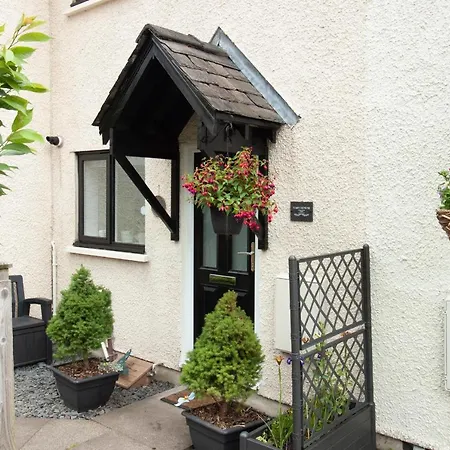 3 Strickland Court 4*