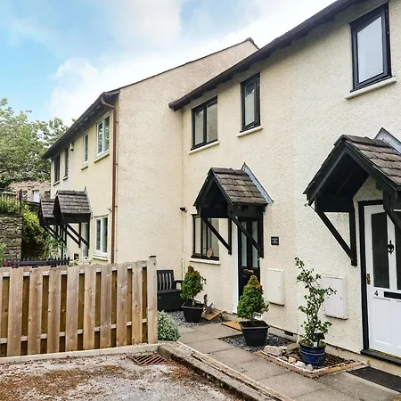 3 Strickland Court Hotel 4*