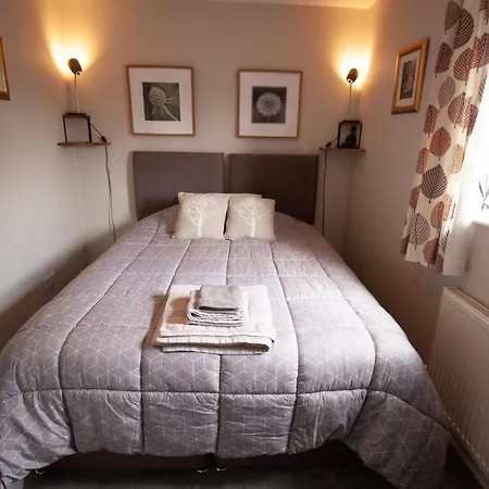 3 Strickland Court Hotel 4*